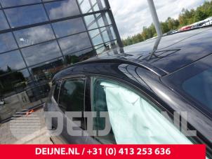 Lynk & Co 08 Daklijst rechts O319827 foto 2