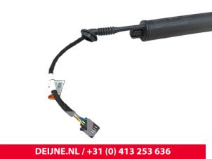 Lynk & Co 08 Rear gas strut, right O319850 photo 2
