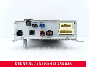 Lynk & Co 08 Regeleinheit Multi Media O319875 foto 3