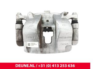 Lynk & Co 08 Remklauw (Tang) links-voor O319878 foto 3