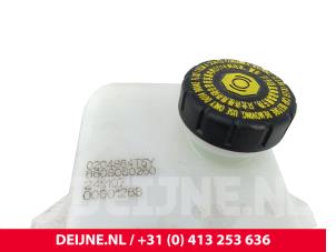 Lynk & Co 08 Brake fluid reservoir O319882 photo 3