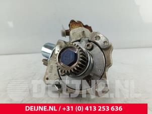 Opel Vivaro Mechanical fuel pump O319956 photo 2