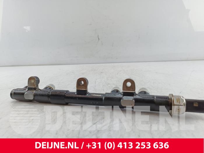 Injector brug van een Opel Vivaro 2.0 CDTI 122 2020