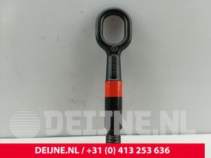 Porsche Taycan Abschleppöse vorne O319987 foto 2