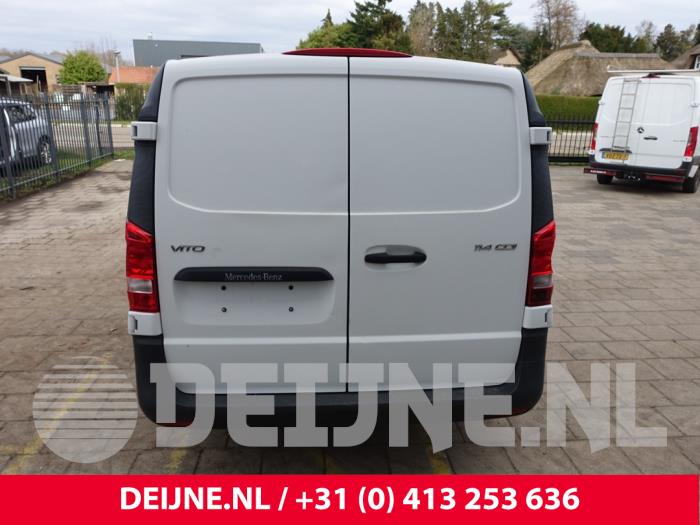 Mercedes Vito Hecktür Bus-Lieferwagen O320419