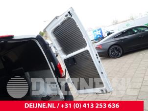 Mercedes Vito Minibus/van rear door O320419 photo 2