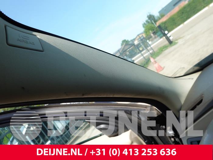 Volvo V70 A-stijl Afdekkap links O320589