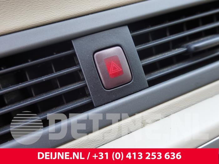 Volvo V70 Paniekverlichtings Schakelaar O320633