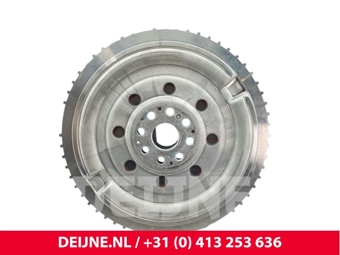 Gebruikte Vliegwiel dubbele massa Lynk &amp; Co 08 1.5 Core, More Prijs € 847,00 Inclusief btw aangeboden door van Deijne Onderdelen Uden B.V.