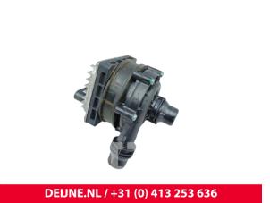 Lynk & Co 08 Additional water pump O321106 photo 2
