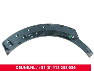 Lynk & Co 08 Flared wheel arch O321323 photo 2