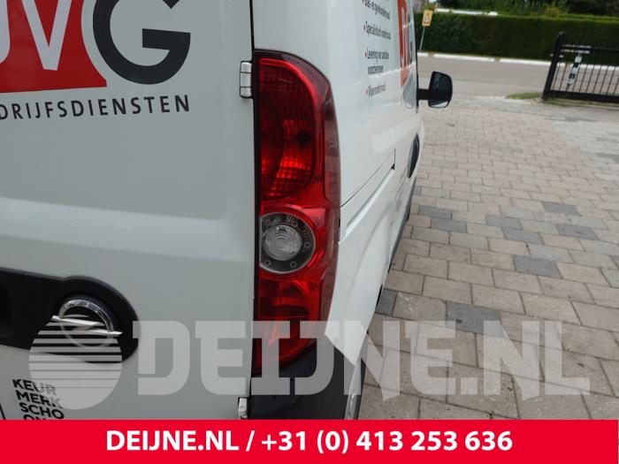 Opel Combo Rücklicht rechts O321337