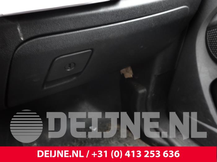 Opel Combo Handschuhfach O321352