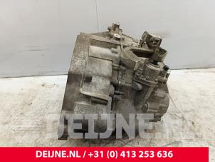 Volkswagen Crafter Gearbox O321647 photo 4