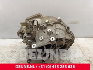 Volkswagen Crafter Gearbox O321647 photo 3