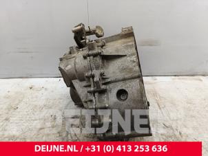 Volkswagen Crafter Gearbox O321647 photo 2