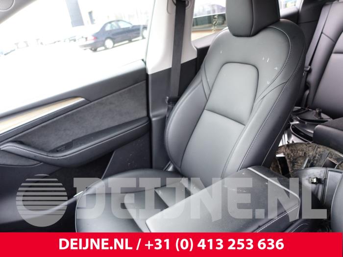 Tesla Model Y B-Säulenverkleidung Innenraum O321656