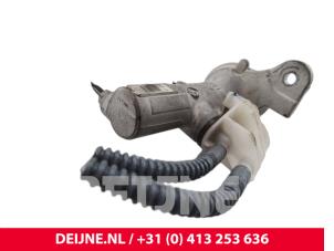 Mercedes Vito Master cylinder O321657 photo 3