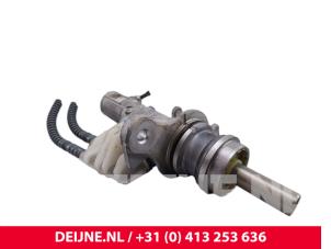 Mercedes Vito Master cylinder O321657 photo 2