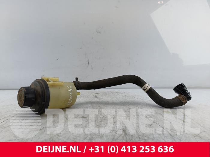 Gebruikte Servo Oliereservoir Volvo V60 I (FW/GW) 2.0 D3 20V Prijs € 15,00 Margeregeling aangeboden door van Deijne Onderdelen Uden B.V.
