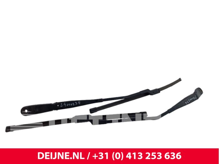 Volvo V60 Scheibenwischerarm vorne O321723