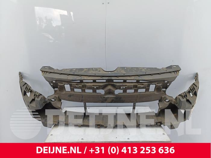 Peugeot Partner Grillhalter O321820