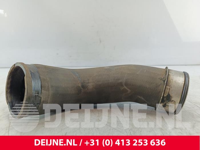 Gebruikte Intercooler Buis Volkswagen Transporter T5 2.0 TDI DRF Prijs € 54,45 Inclusief btw aangeboden door van Deijne Onderdelen Uden B.V.