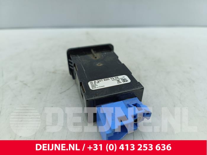 Mercedes eSprinter AUX / USB-Anschluss O321998
