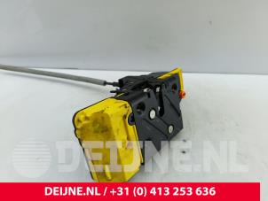 Volvo V70 Deurslot Mechaniek 4Deurs links-achter O322007 foto 3