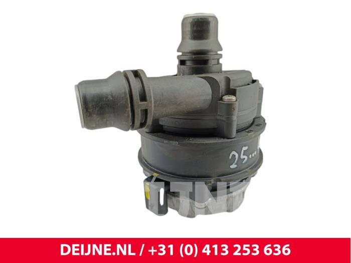Mercedes eSprinter Zusätzliche Wasserpumpe O322009