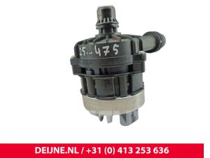 Mercedes eSprinter Additional water pump O322011 photo 3