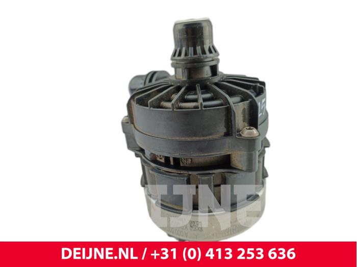 Mercedes eSprinter Zusätzliche Wasserpumpe O322012