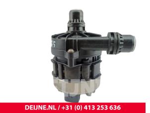 Mercedes eSprinter Extra waterpomp O322012 foto 3