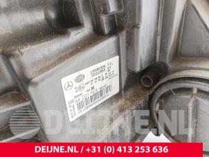 Mercedes Sprinter Koplamp links O322863 foto 3