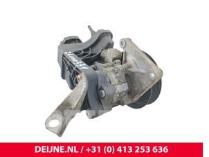 Mercedes Sprinter Power steering pump O322898 photo 3