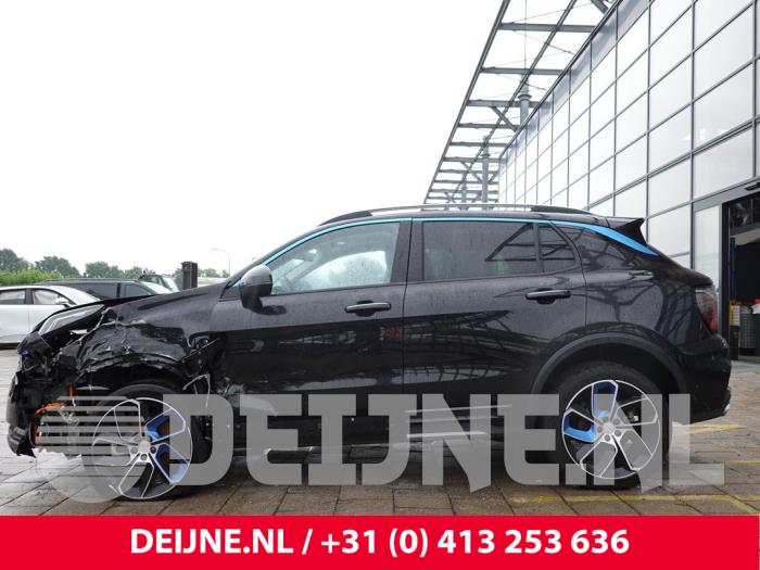 Lynk & Co 01 Seitenschürze links O323492