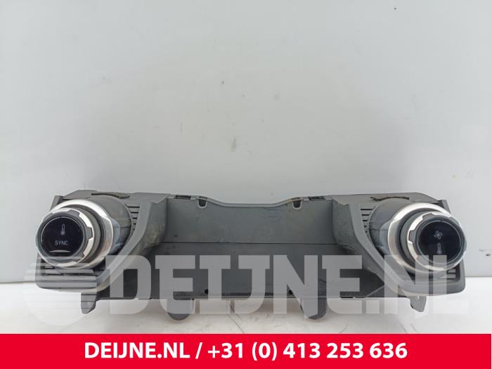 Lynk & Co 01 Heizung Bedienpaneel O323536