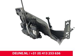 Volvo XC40 Front door lock mechanism 4-door, right O323754 photo 3