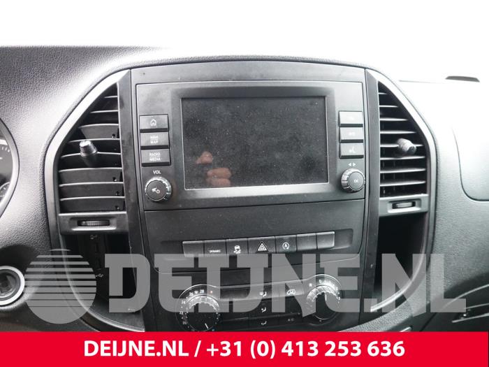 Mercedes Vito Displays Multi Media Anzeige O324026