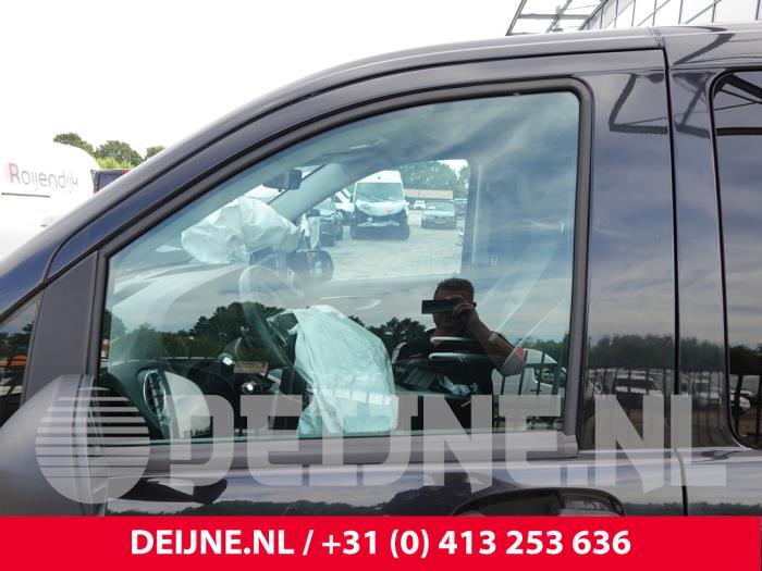 Mercedes Vito Türscheibe 2-türig links O324322