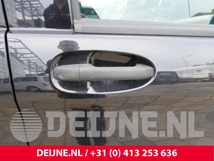 Mercedes Vito Türgriff 2-türig rechts O324327