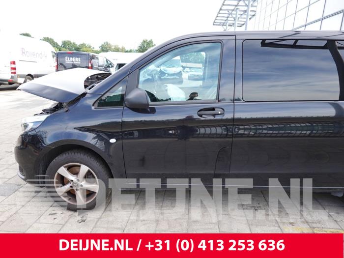 Mercedes Vito Tür 2-türig links O324272