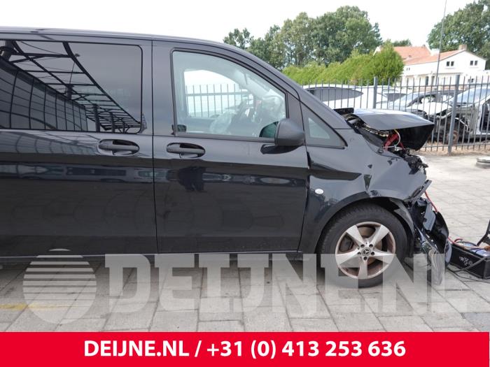 Mercedes Vito Tür 2-türig rechts O324273