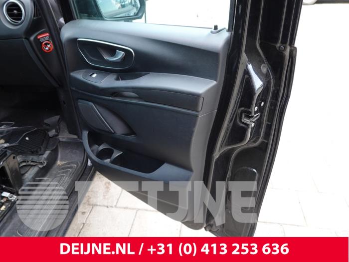 Mercedes Vito Türverkleidung 2-türig rechts O324275
