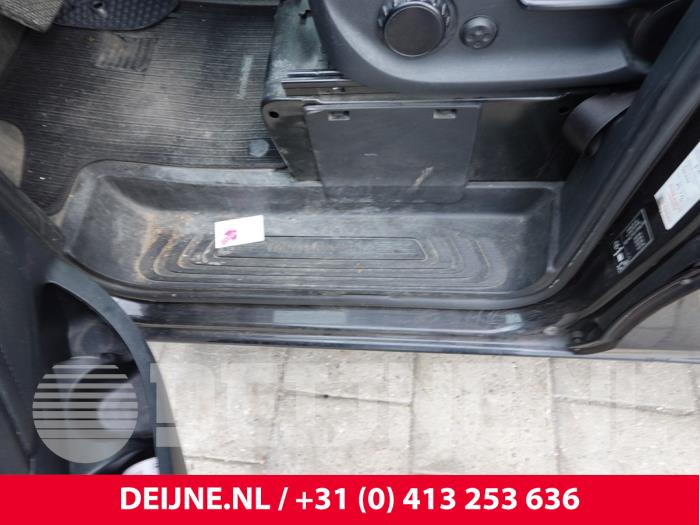Mercedes Vito Einstieg vorne links O324315