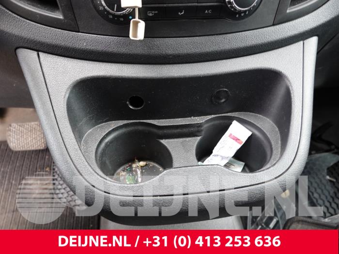 Mercedes Vito Getränkehalter O324349