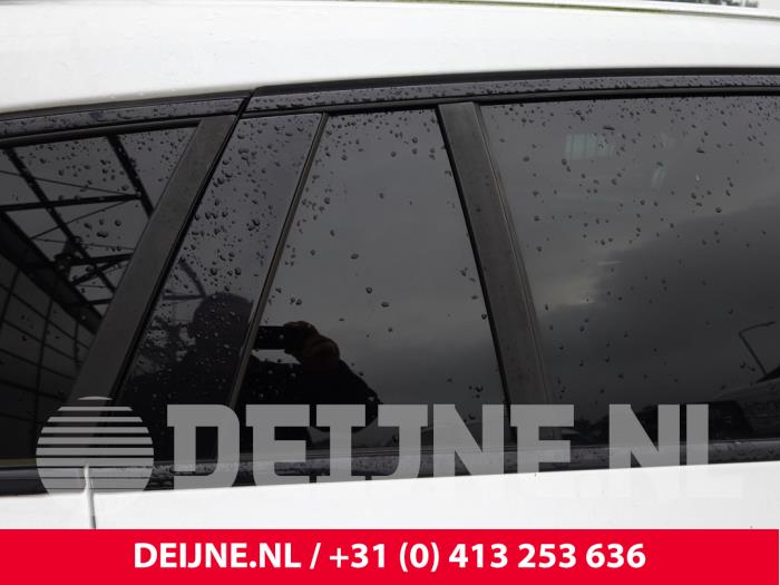 Volvo V60 Driehoeks Ruit rechts-achter O325070