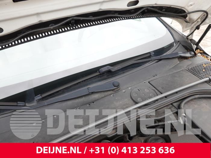 Volvo V60 Ruitenwisserarm voor O325129