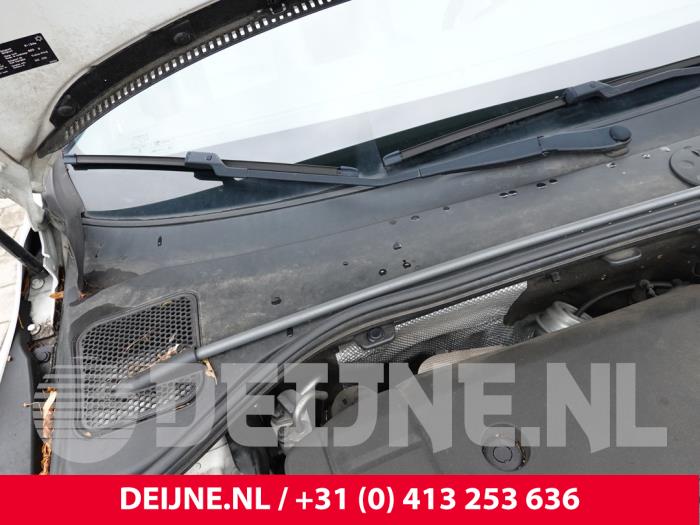 Volvo V60 Ruitenwisserarm voor O325130