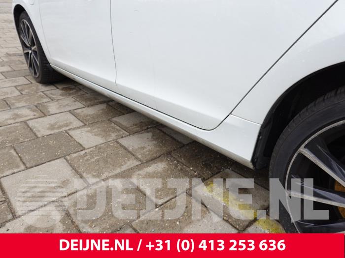 Volvo V60 Zijskirt links O325164